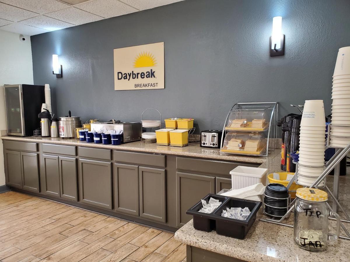 Days Inn By Wyndham Lawton Exterior foto